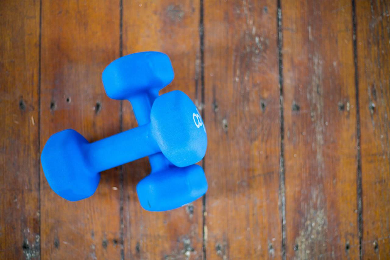 fitness, weights, background, floor, exercise, health, equipment, workout, copyspace, concept, dumbbells, gym, wooden, top, view, flat lay
, 