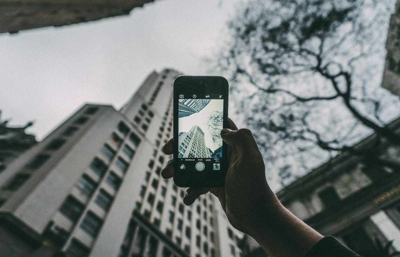 Mano, cámara, captura, teléfono, edificio, estructura, árbol, arquitectura, cielo,