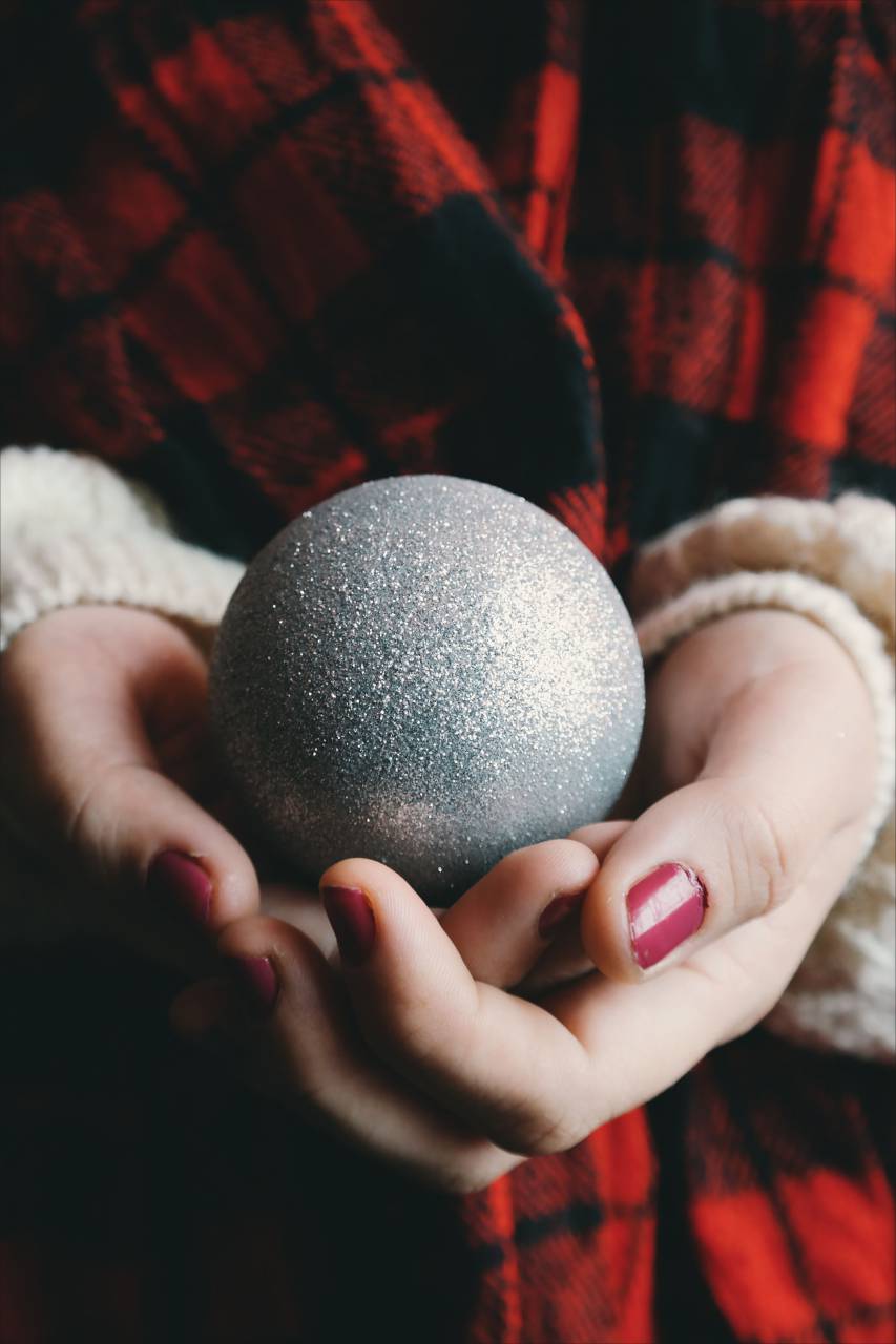hands, manicure, people, woman, red, ball, glitters
, 