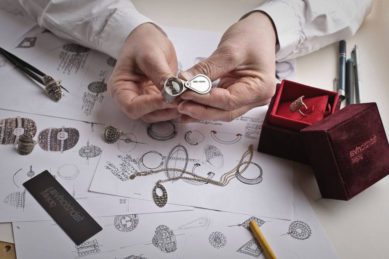 jewellery, design, sketch, craft, craftsman, necklace, ring, drawing, concept, knife, pencil.hands, man
, 
