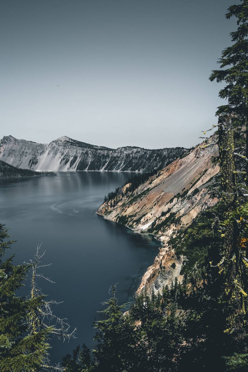 Lago, Crator, montaña, bosque, agua, naturaleza, sendero, aventura, cielo, claro, calma,