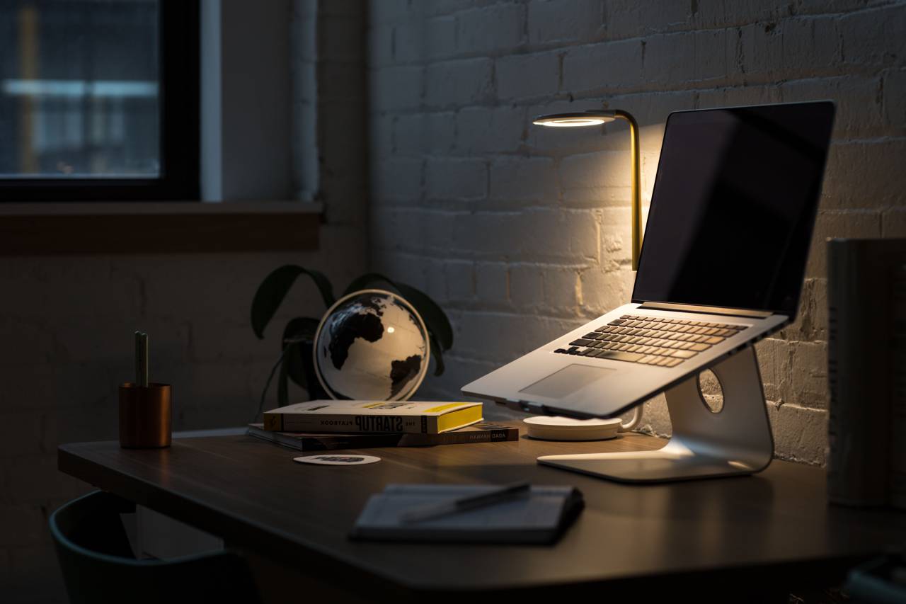 macbook, computer, desk, modern, office, window, business, work, light, book, globe, glow, pen, stand, laptop
, 