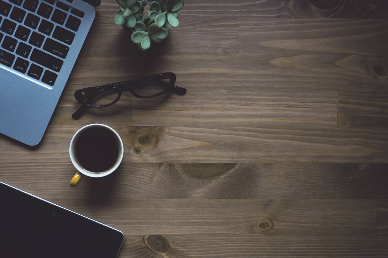 macbook, laptop, computer, technology, business, office, desk, coffee, cup, mug, eyeglasses, tablet, ipad, work
, 