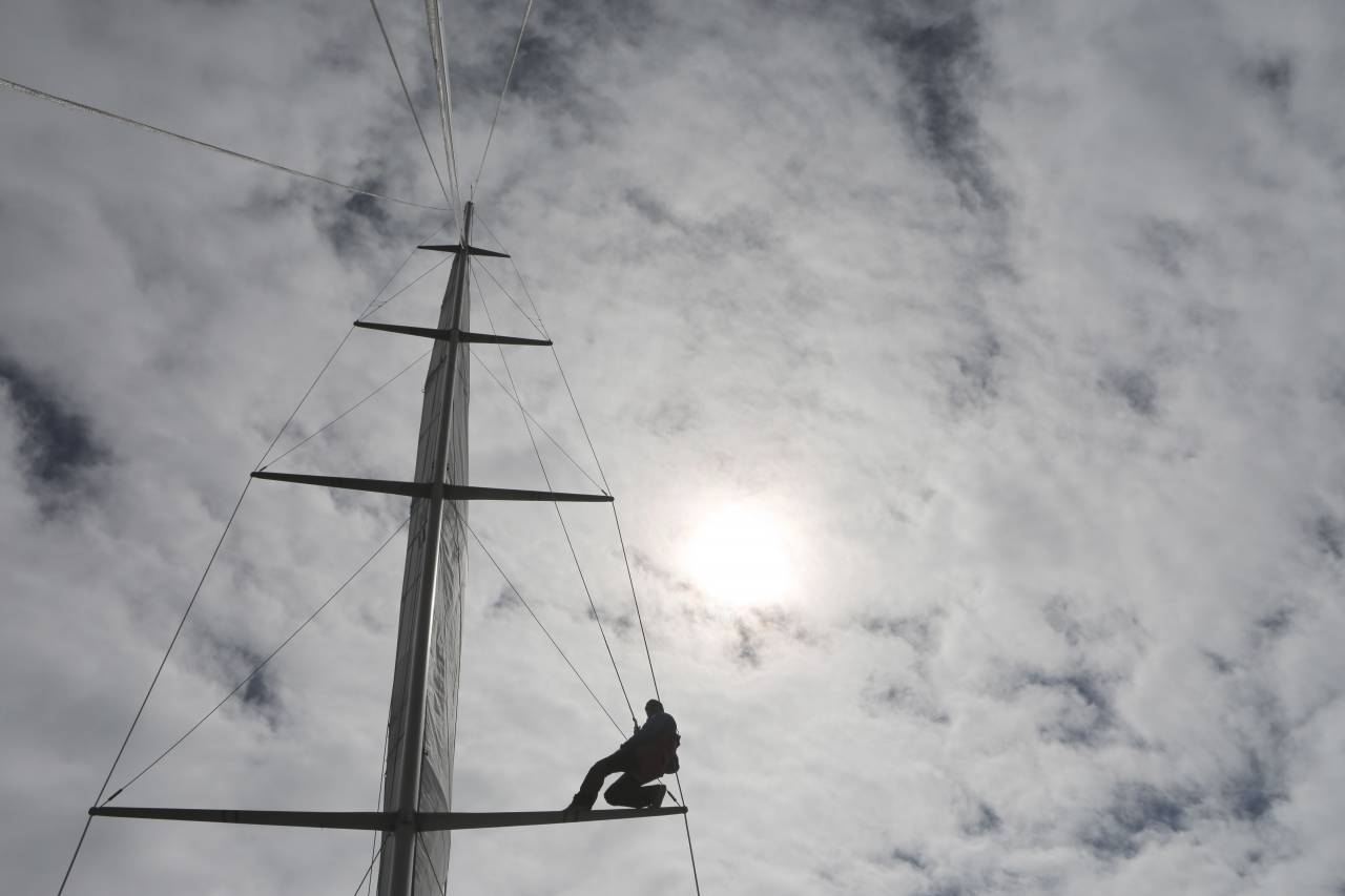 mast, sailboat, sailing, clouds, cloudy, sky, sun, adventure, outdoors, people
, 