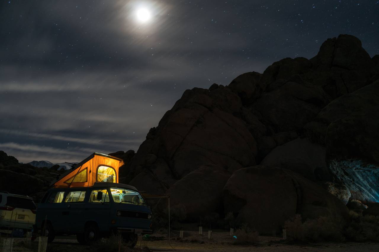 montaña, oscuro, noche, al aire libre, viaje, aventura, bosque, vacaciones, viaje, coche, vehículo, luna, luz, cielo,
