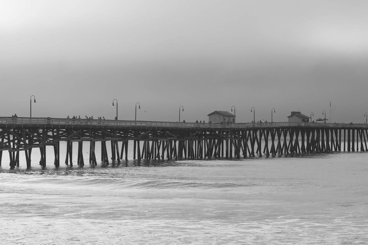 naturaleza, paisaje, infraestructura, puente, agua, océano, mar, oscuro, blanco y negro, monocromo,