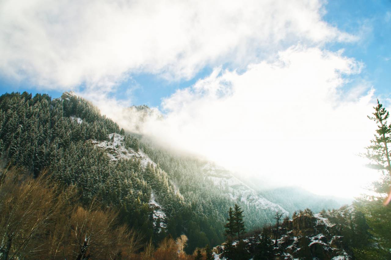 naturaleza, paisaje, montaña, nubes, cielo, viajes, aventuras, trek, árboles, verde,