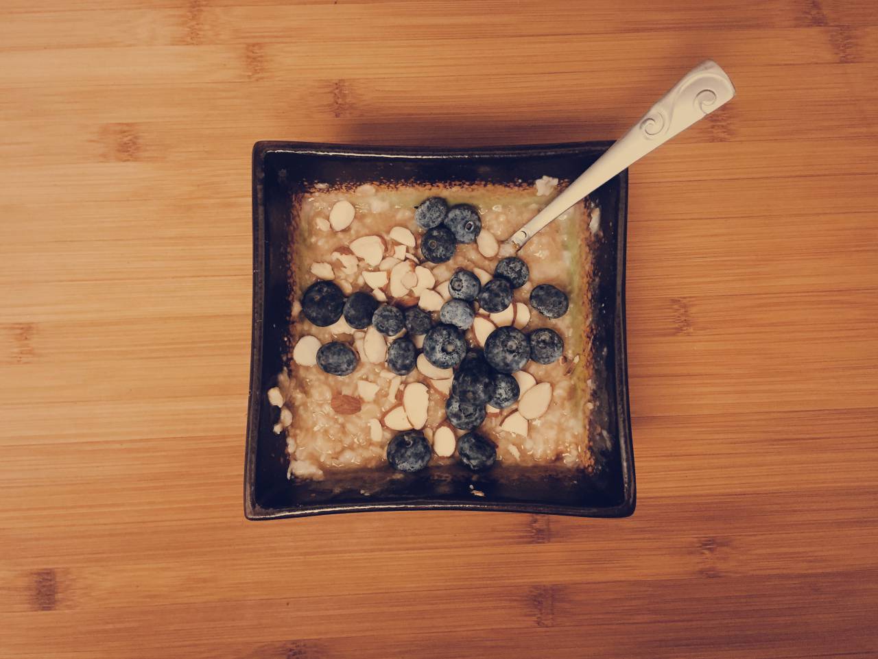 oatmeal, blueberries, almonds, breakfast, food, spoon, bowl
, 