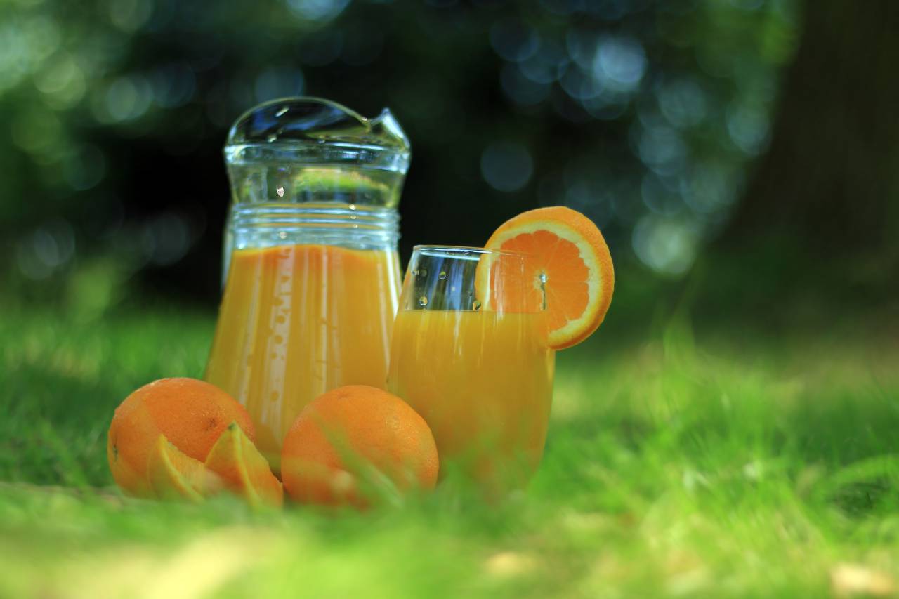 jugo de naranja, naranjas, vidrio, jarra,