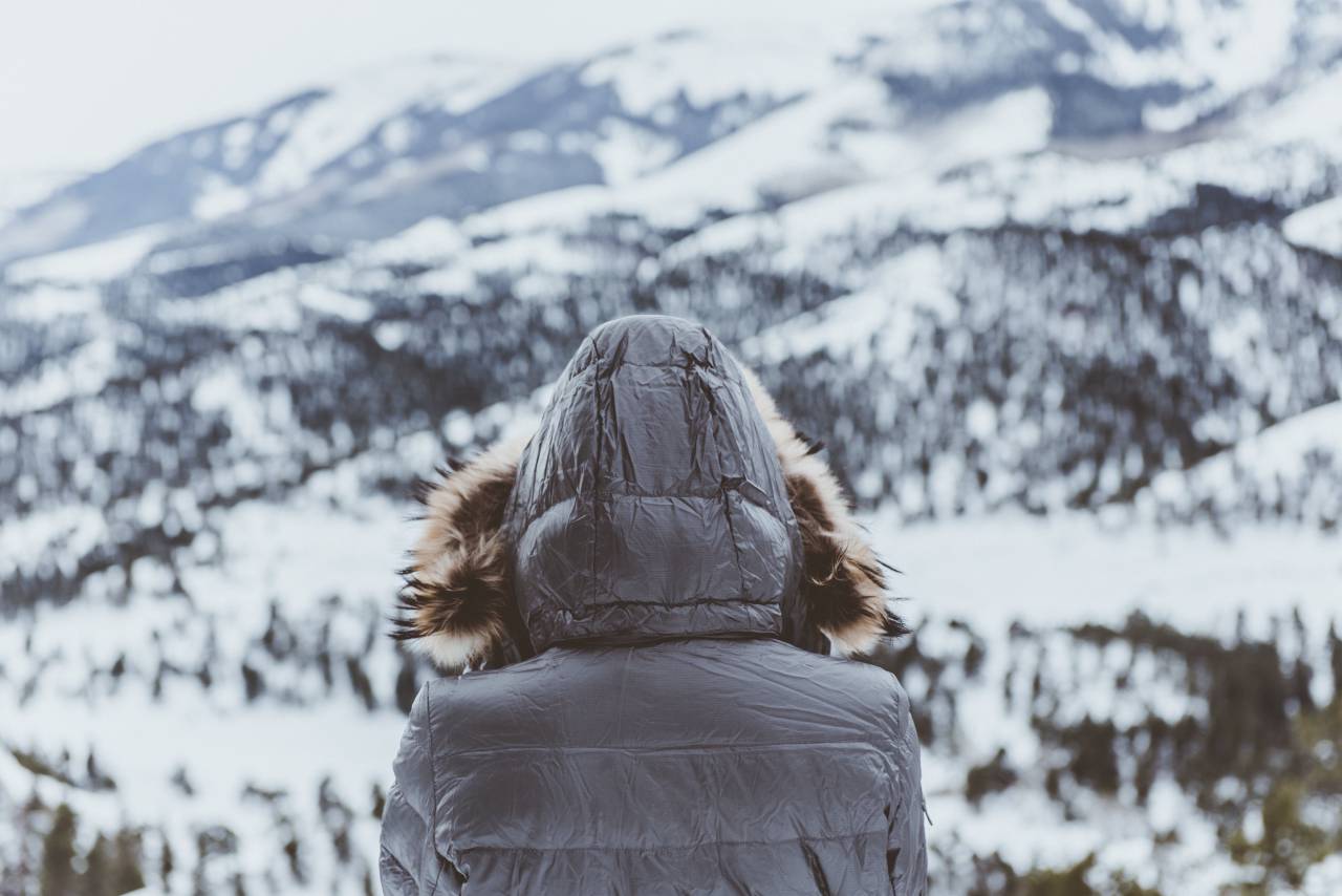 people, alone, man, woman, mountain, sky, clouds, bokeh, blur, hiking, mountain climber, mountaineer, adventure, trip, travel
, 