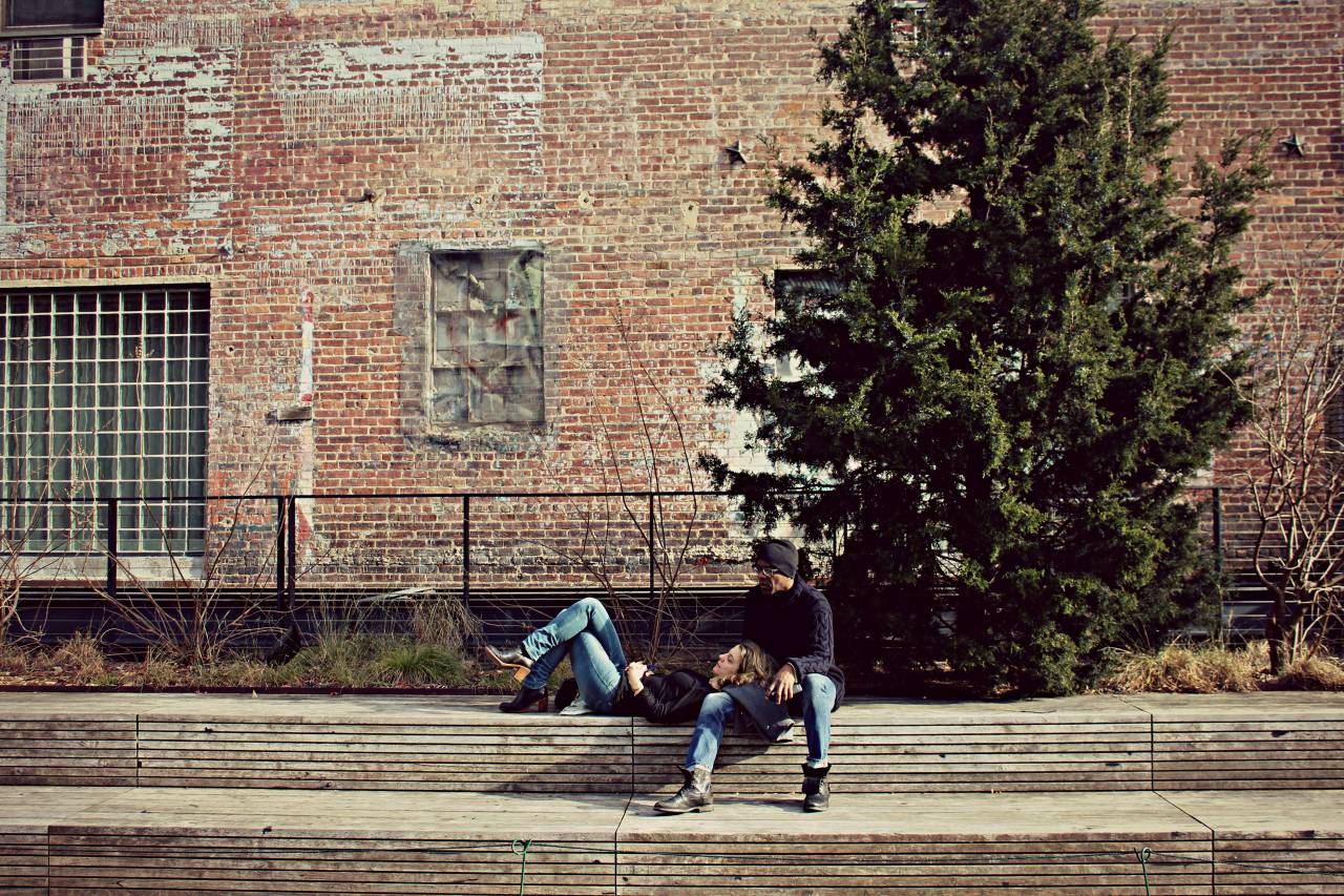 Gente, hombre, mujer, chico, chica, citas, árboles, plantas, naturaleza, exterior, edificio, pared,