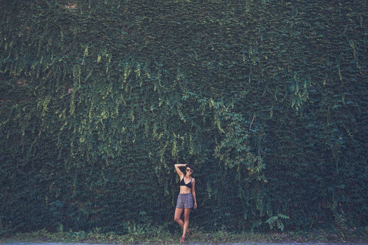 gente, mujer, niña, sola, sexy, verde, hierba, naturaleza, al aire libre,