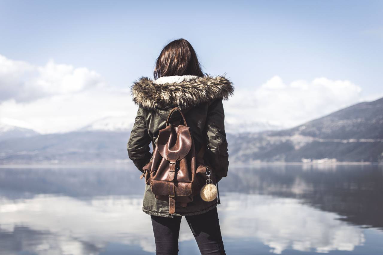Gente, mujer, viajes, bolsa, aventura, solo, montaña, lago, agua, reflexión,