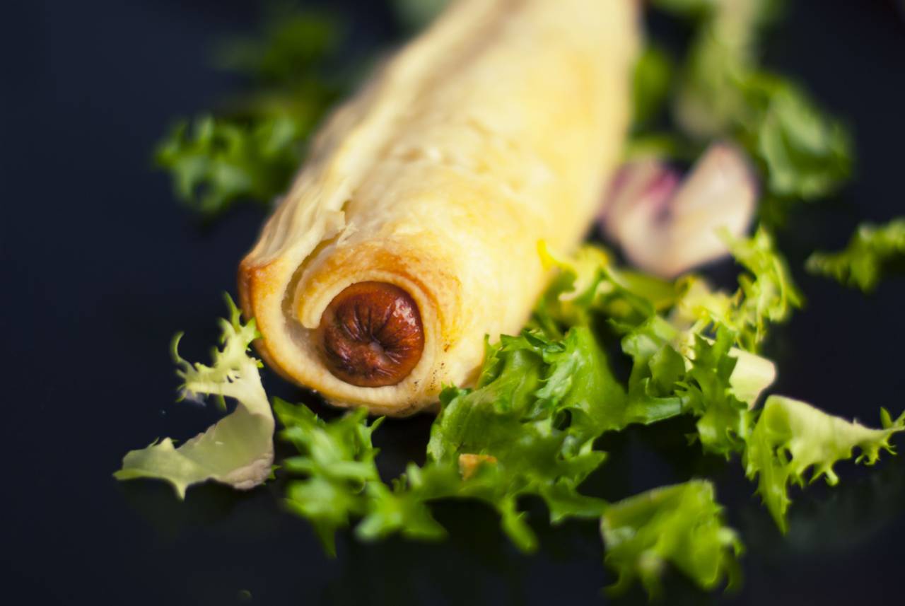 pig in a blanket, hot dog, wiener, sausage, food, lettuce, lunch, dinner
, 