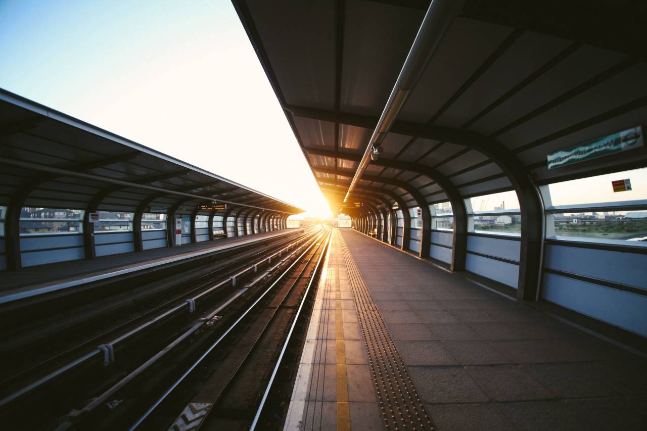 🥇 Image of railway rail train station pattern perspective tracks ...