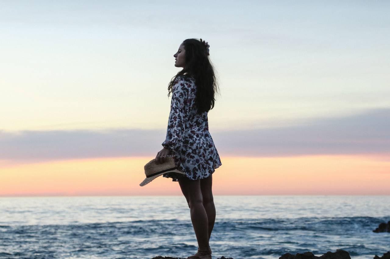 sea, ocean, water, waves, nature, horizon, beach, shore, coast, sunset, cloud, sky, travel, people, girl, woman, alone
, 
