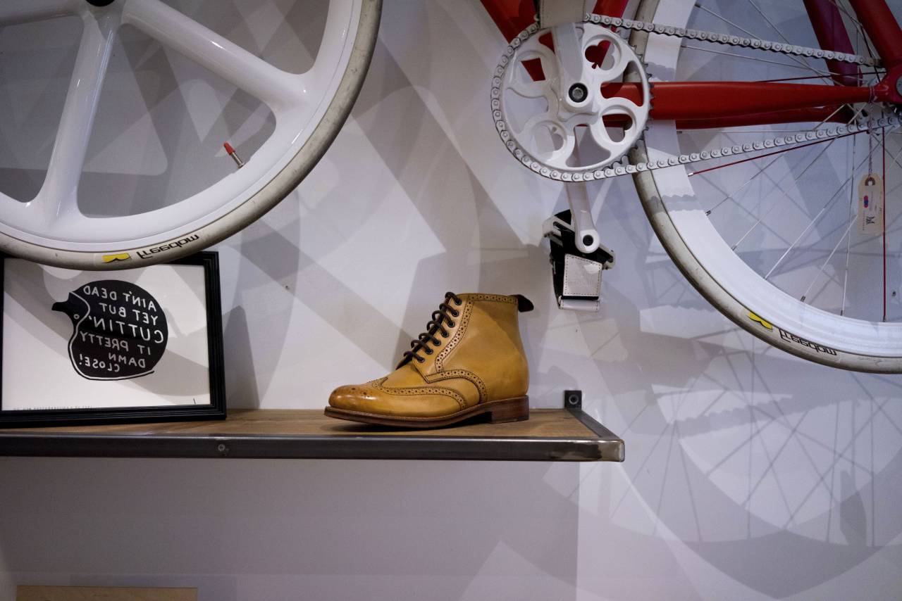 shoes, shoelace, brown, leather, design, art, bike, frame, table, bicycle
, 