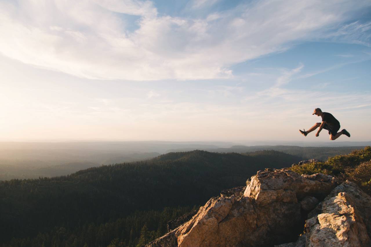 amanecer, montaña, tierras altas, valle, paisaje, naturaleza, viajes, al aire libre, colina, cumbre, cielo, gente, hombre, salto, aventura, al aire libre, viajes,