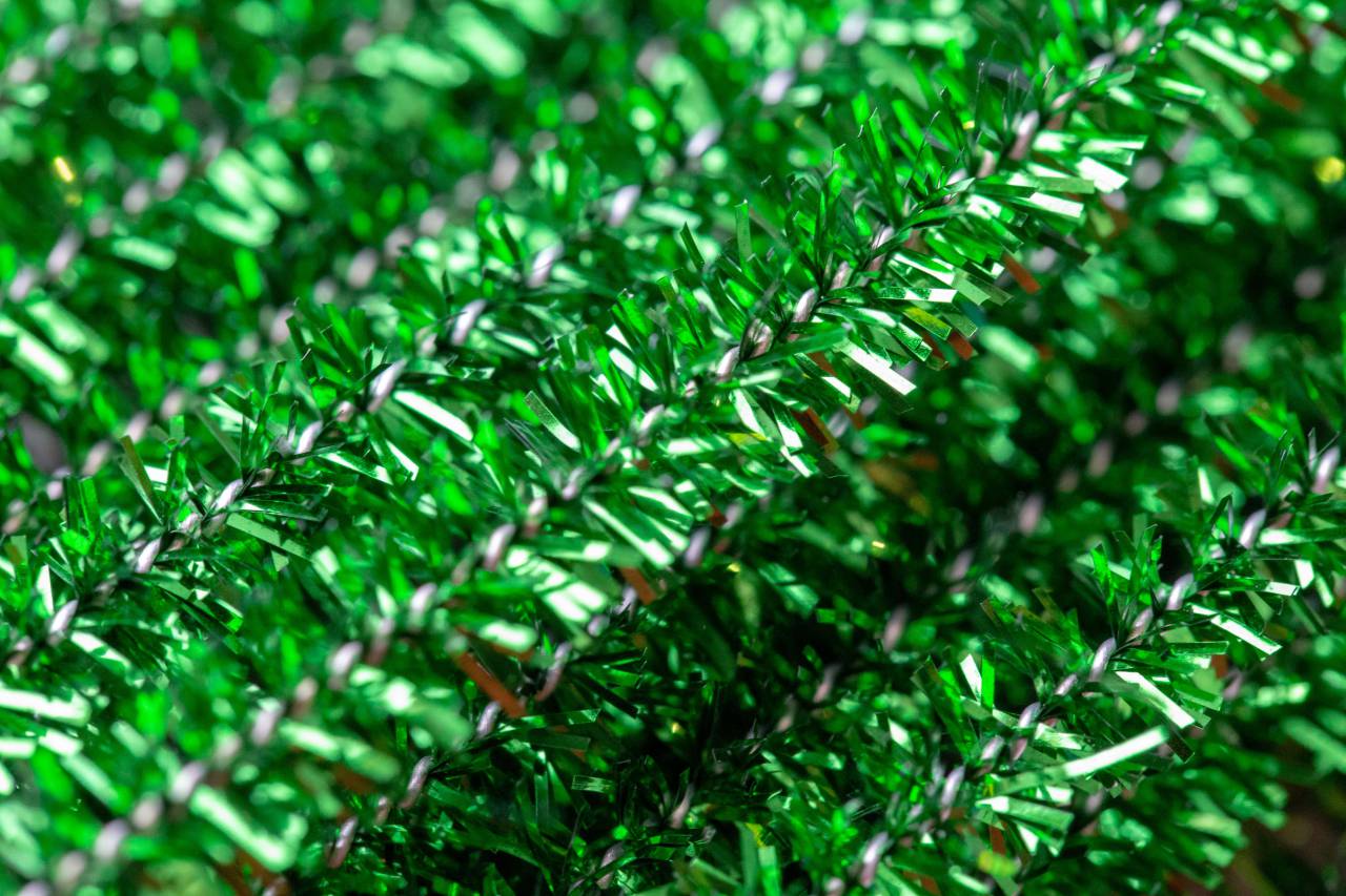 tinsel, texture, close up, pipe cleaners, crafts, diy, decorations, shiny, reflective, object, macro, glitter, sparkle
, 