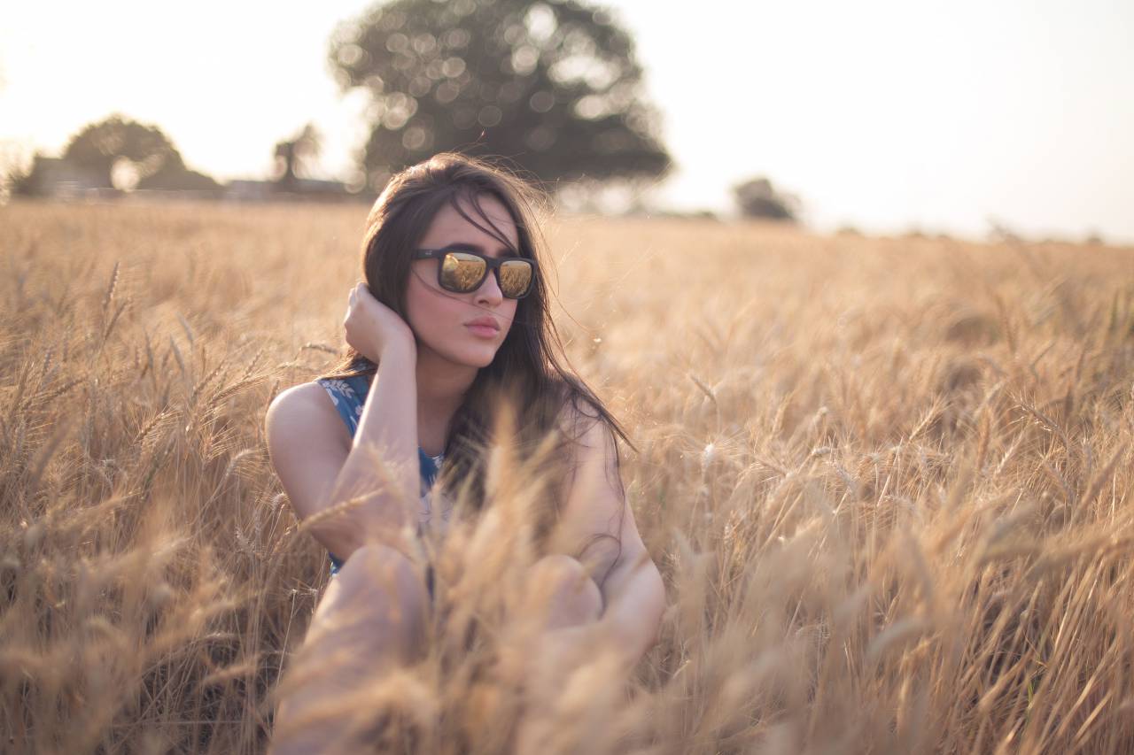 woman, sitting, field, sunglasses, reflection, people, yound, think, farm, tree
, 