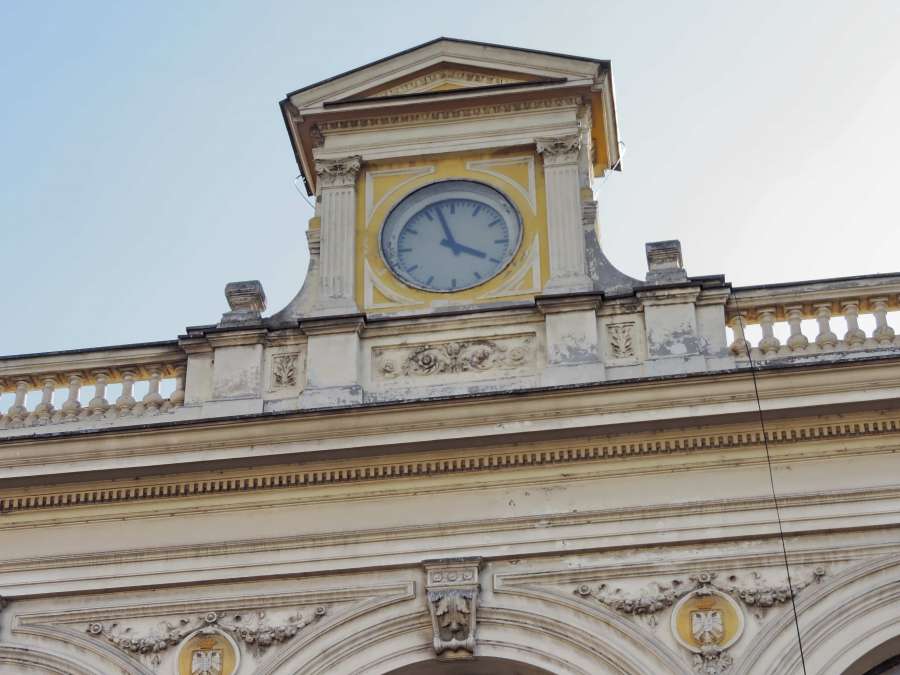 analog clock, baroque, capital city, facade 