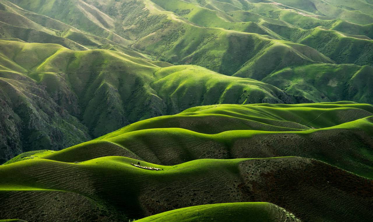 naturaleza, verde, paisaje, montaña, fondo, cielo, al aire libre, viaje, vista, montañas, bosque, hermoso, verano, roca, medio ambiente, nube, pico, turismo, agua, árbol, paisaje, escénico, colina, resumen, panorama, sol, natural, pancarta, hierba, valle, escena, salvaje, papel tapiz, temporada, puesta de sol, textura, aventura, alpes, árboles, rango, mañana, lago, primavera, gráfico,