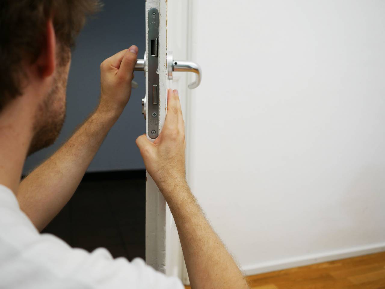 door, home, repair, man, lock, house, repairman, worker, handyman, construction, work, installation, screwdriver, person, manual, fixing, installing, service, builder, hand, locksmith, equipment, handle, contractor, carpenter, professional, 