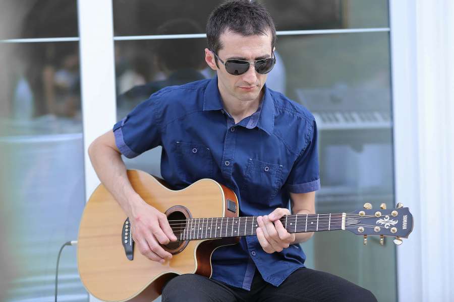 singer, melody, romantic, poetry, guitarist 