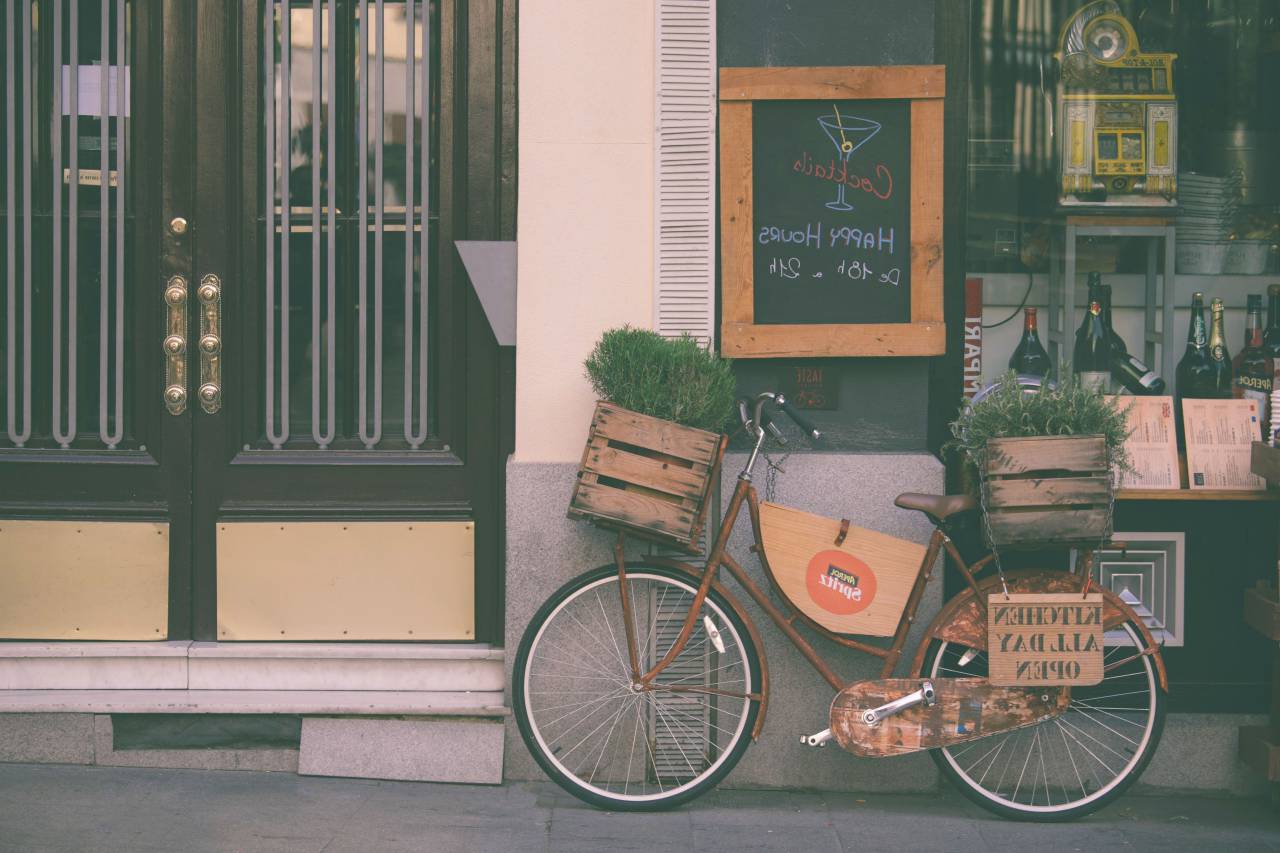 Bicicleta, bicicleta, plantas, olla, fuera, bar, vino, almacenar, botella, bebida, tienda,