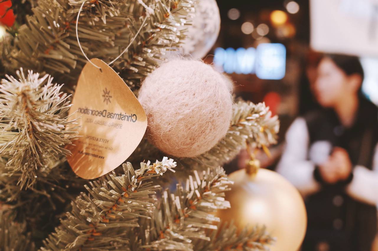 Navidad, árbol, bola, etiqueta, ornamento, decoración, vacaciones, difuminar,