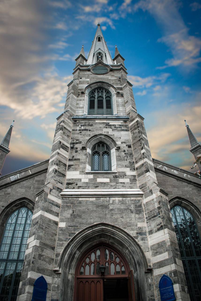 Iglesia, religión, católica, construcción, arquitectura, hormigón, vidrio, ventana, puerta, madera, cielo, nubes,