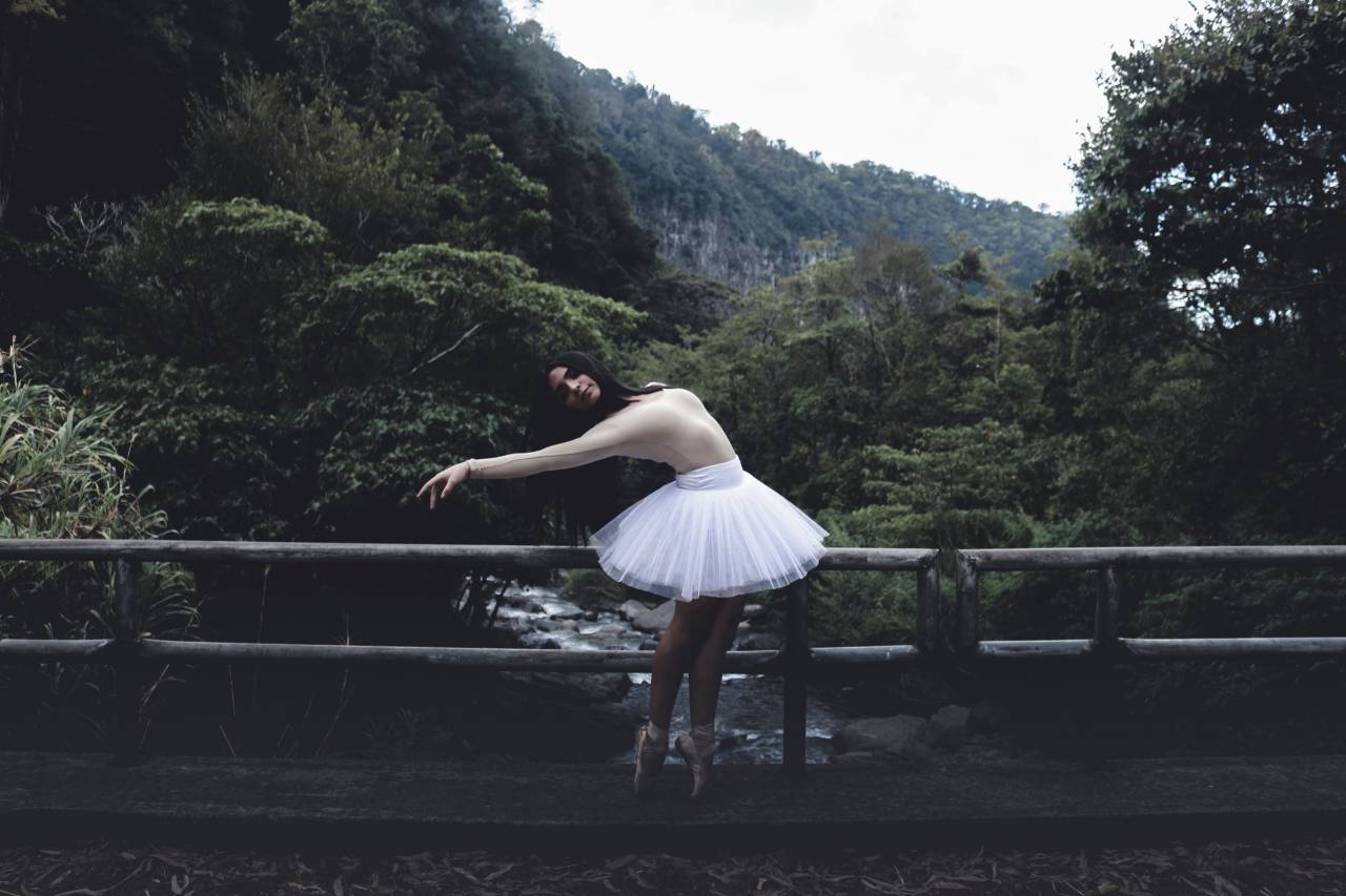 Verde, árboles, plantas, naturaleza, bosque, puente, gente, niña, mujer, bailando, ballet, bailarina,