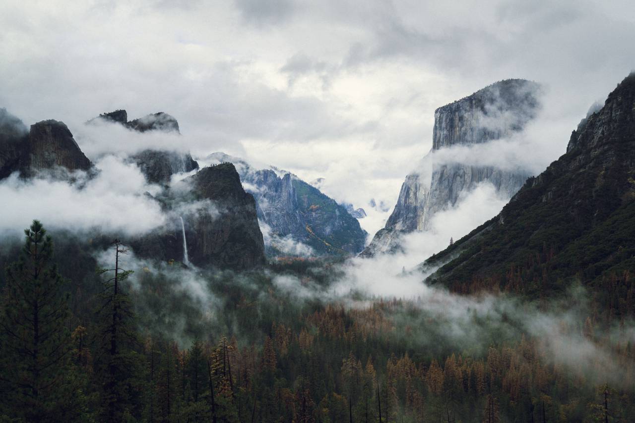 Montaña, Highland, Valle, nieblas, nubes, cielo, árboles, plantas, otoño, otoño, naturaleza, paisaje,