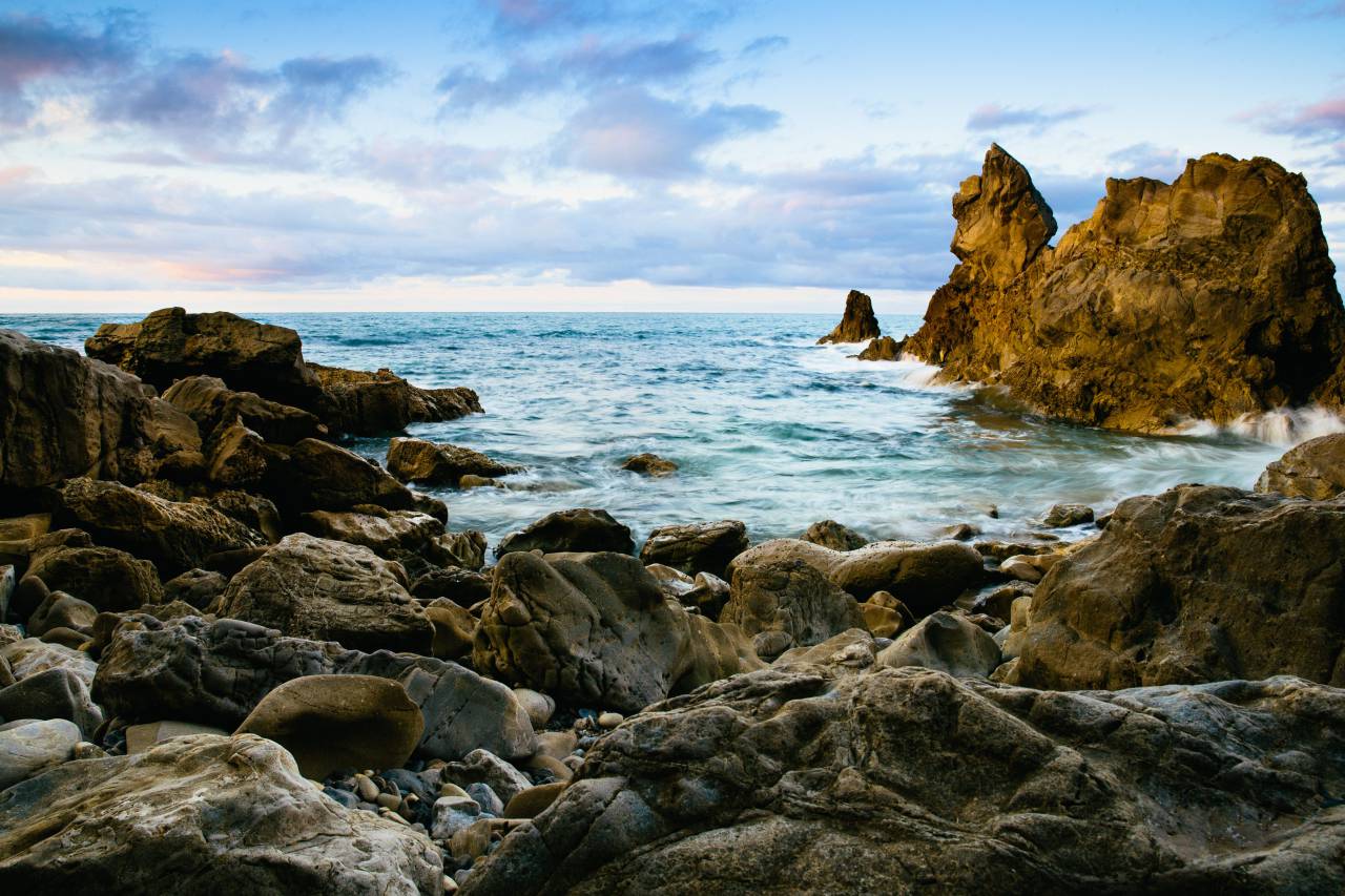 naturaleza, costa, islas, rocas, agua, océano, mar, olas, salpicaduras, ondulaciones,
