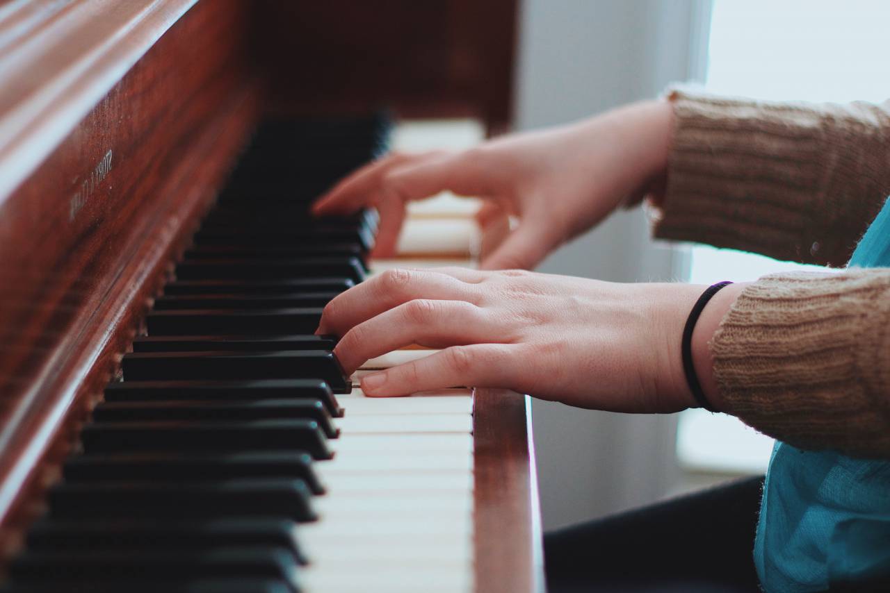 people, hands, piano, instrument, music, sound, chords, notes, organ
, 