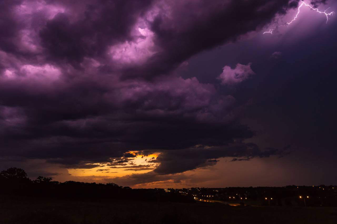 Púrpura, nubes, tormenta, relámpago, nublado, cielo, puesta de sol, anochecer, luces, silueta, paisaje, naturaleza,