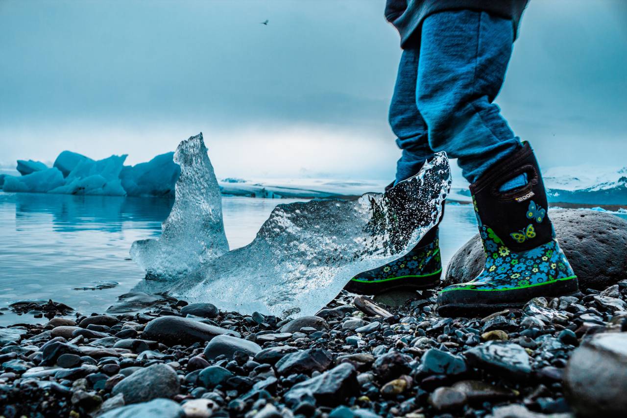 sea, ocean, water, waves, nature, rocks, stone, ice, iceberg, people, travel, boots, snow, winter
, 