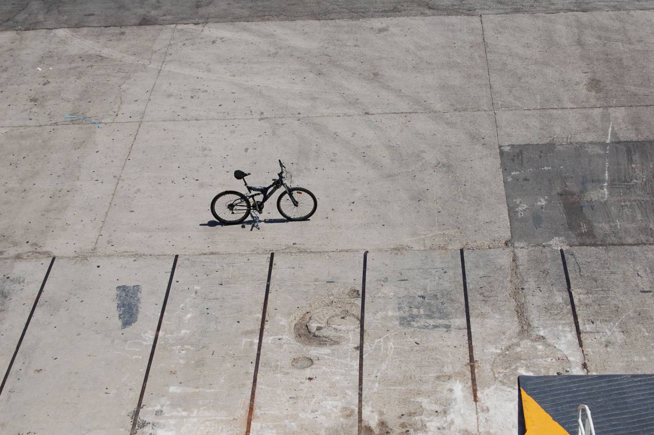 soleado, bicicleta, bicicleta, estacionamiento, espacio,