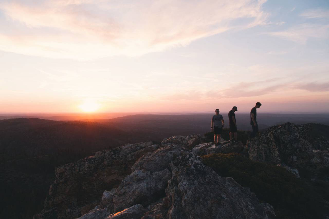 amanecer, puesta de sol, montaña, tierras altas, vista, valle, paisaje, naturaleza, viajes, al aire libre, colina, cumbre, cielo, gente, hombres, chico, viajes, al aire libre, aventura,