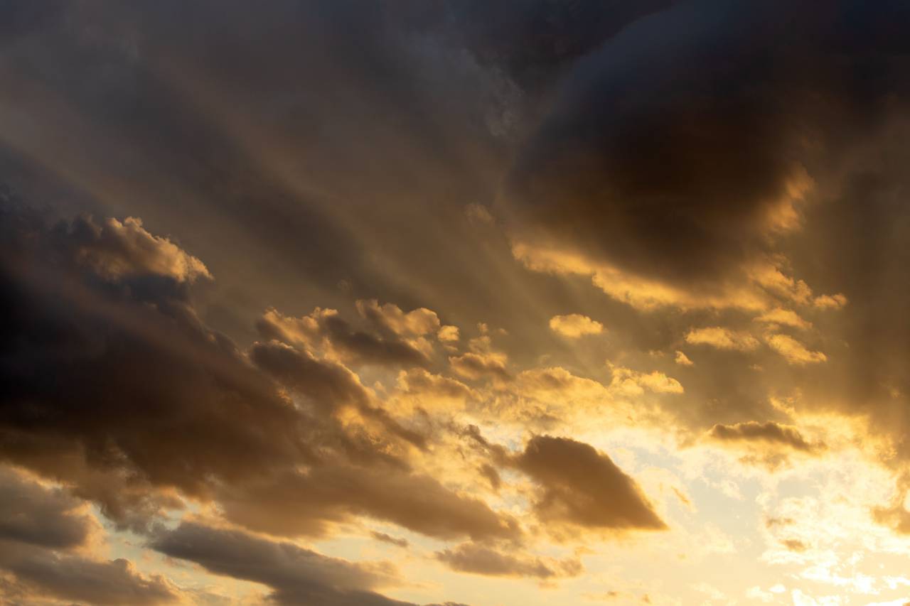 sunset, clouds, sky, colorful, nature, outdoors, beautiful, dusk, evening, environment, climate, weather, warm, sunrise, radiant, dramatic
, 