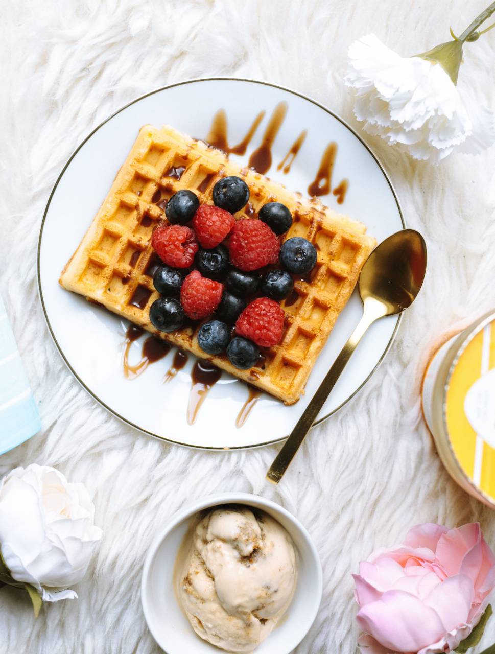 waffles, breakfast, berries, top, view, food, delicious, syrup, blueberries, fresh, fruit, belgium, plate, spoon, raspberry, flat lay
, 