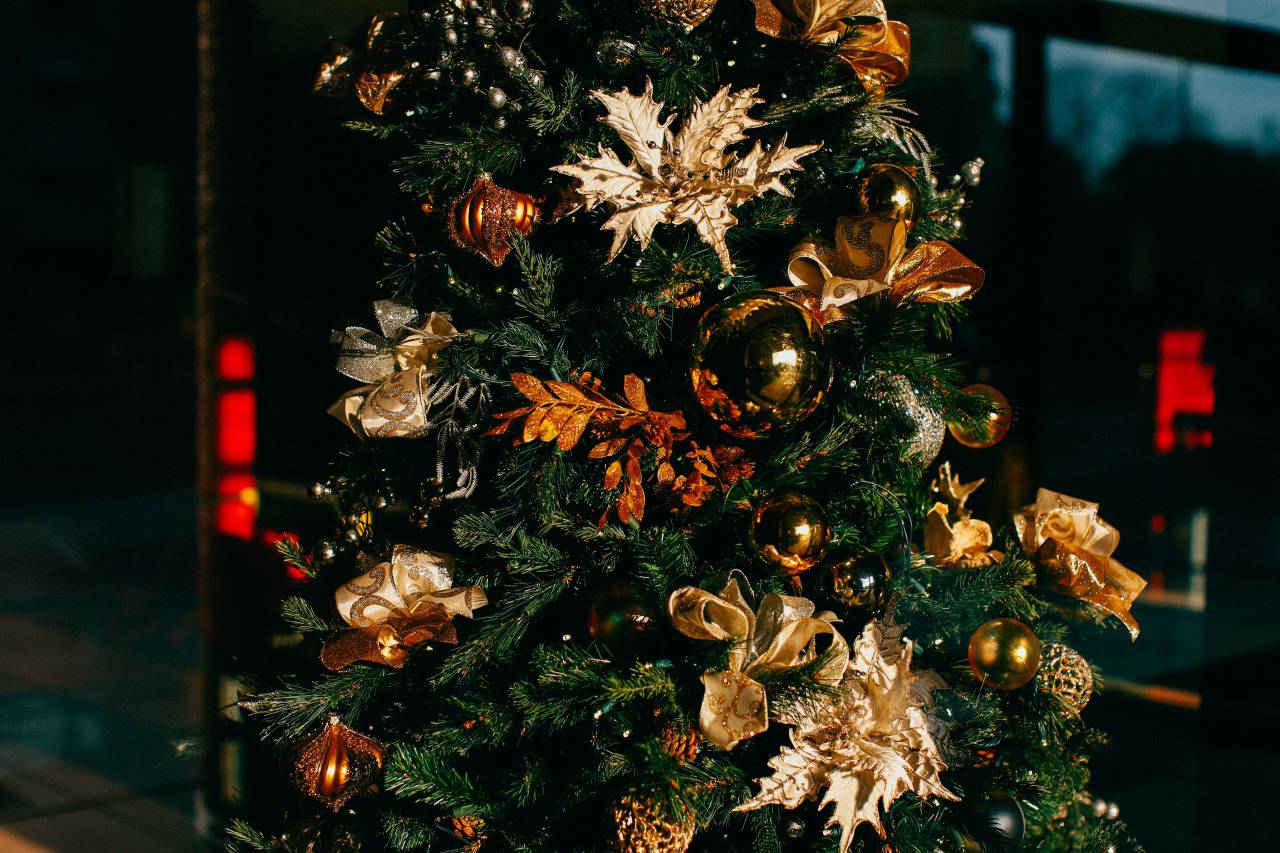 christmas, tree, decorations, ornaments, gold, festive, holidays
, 