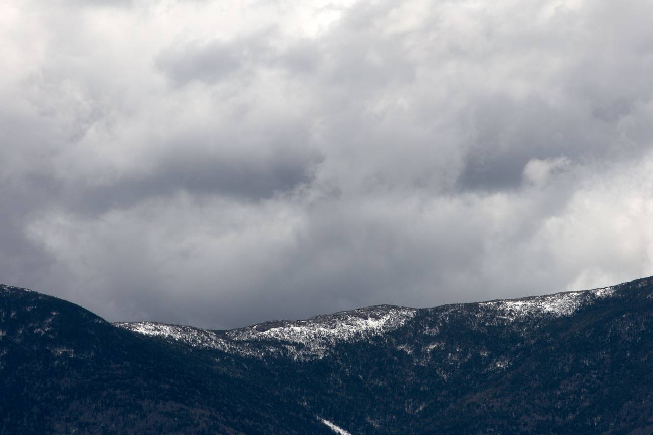 Nubes, naturaleza, aire libre, cielo, tormenta, monocromo, dramático, medio ambiente, clima, montañas, invierno, horizonte,