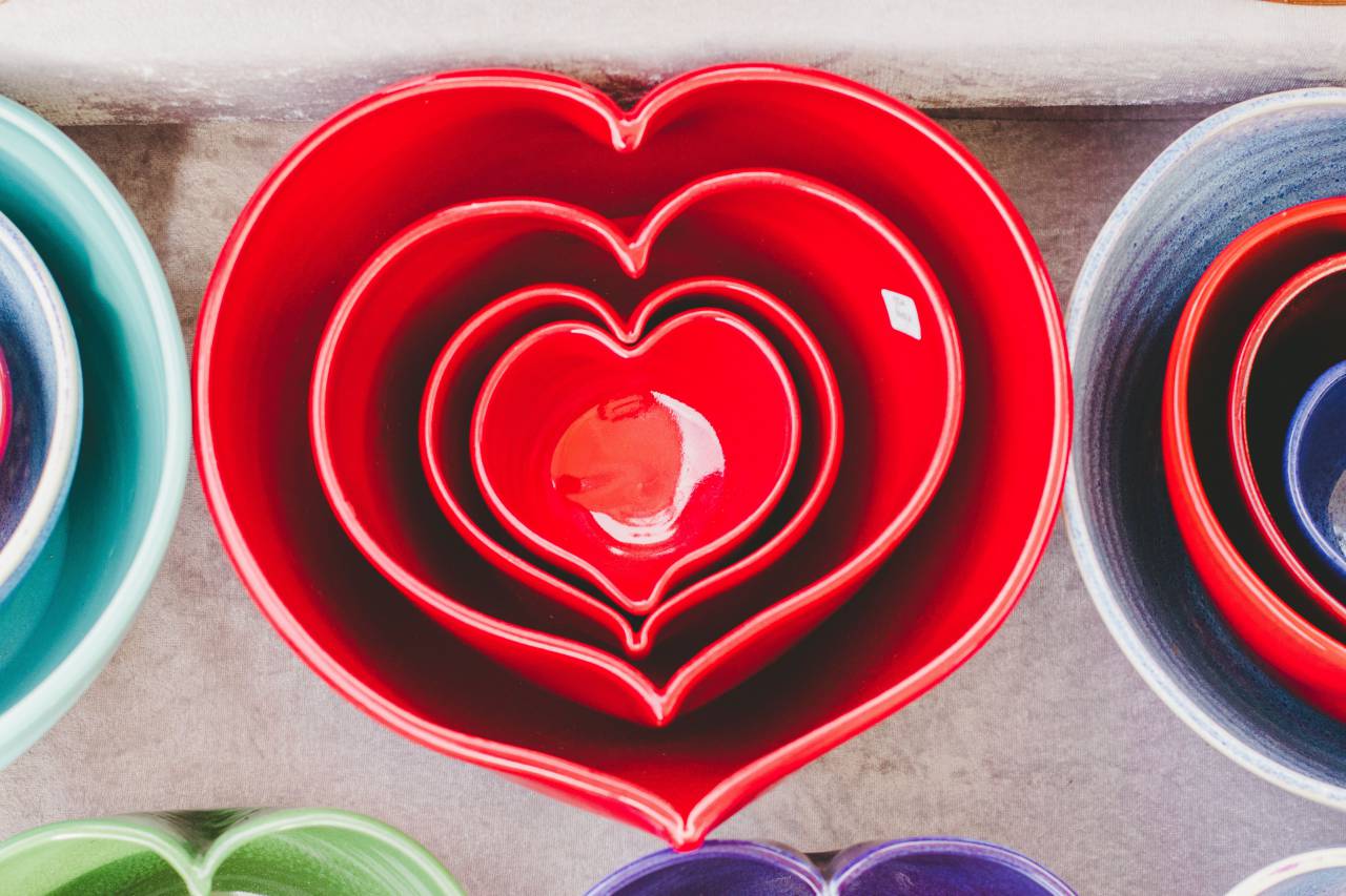 heart, art, shiny, red, mold, shapes, colorful, ceramic, bowl, tableware, kitchenware, utensils
, 
