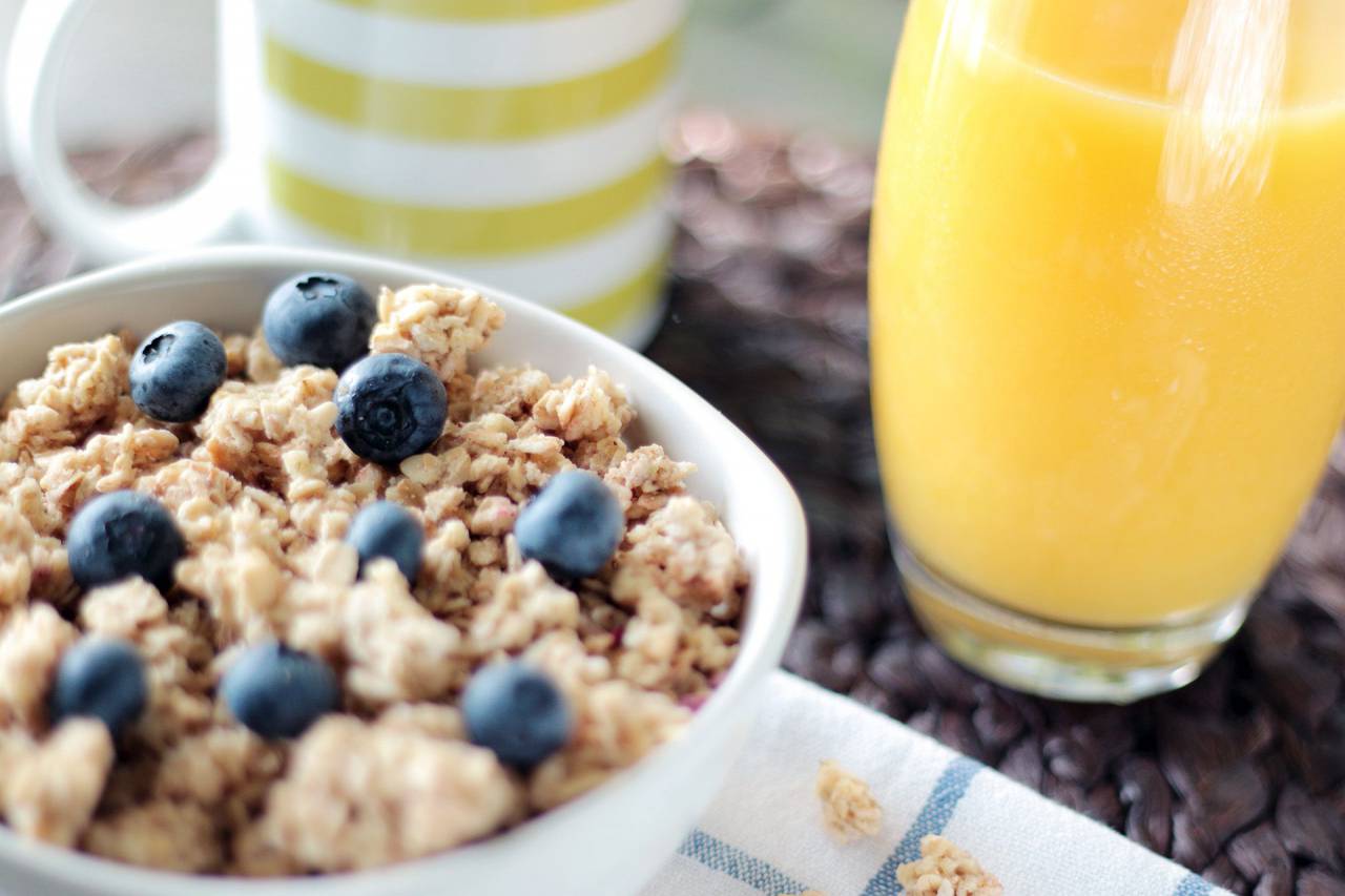 muesli, granola, cereal, breakfast, juice, blueberries, healthy, food
, 