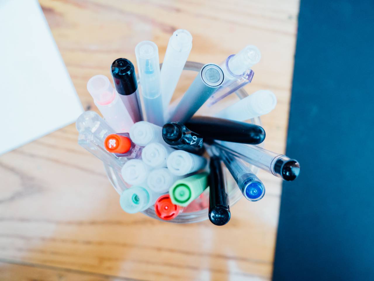 office, work, business, workspace, table, desk, pile, pens, caps, ballpoint, felt, tip, caps, writing, materials
, 