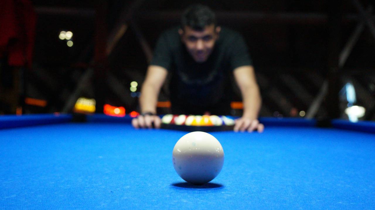 people, man, playing, billiards, bokeh, pool, game, sport
, 