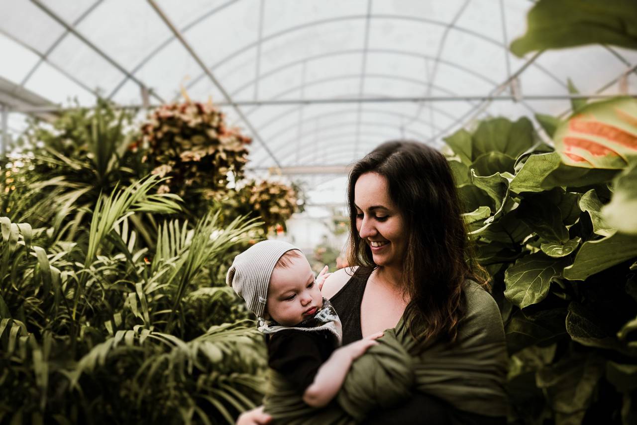 Gente, madre, niño, bebé, infantil, niño, niño, mujer, verde, plantas, jardín, fuera