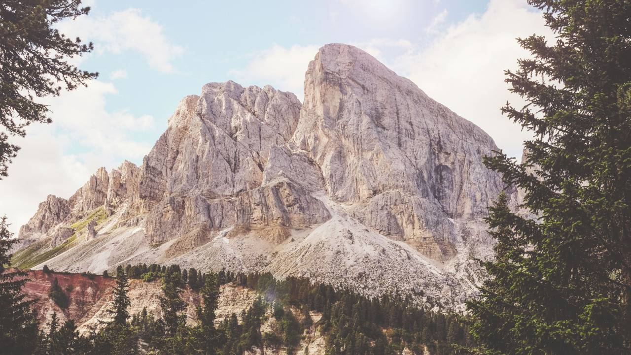 Rocas, colina, montaña, paisaje, vista, viajes, al aire libre, árboles, plantas, nubes, cielo,