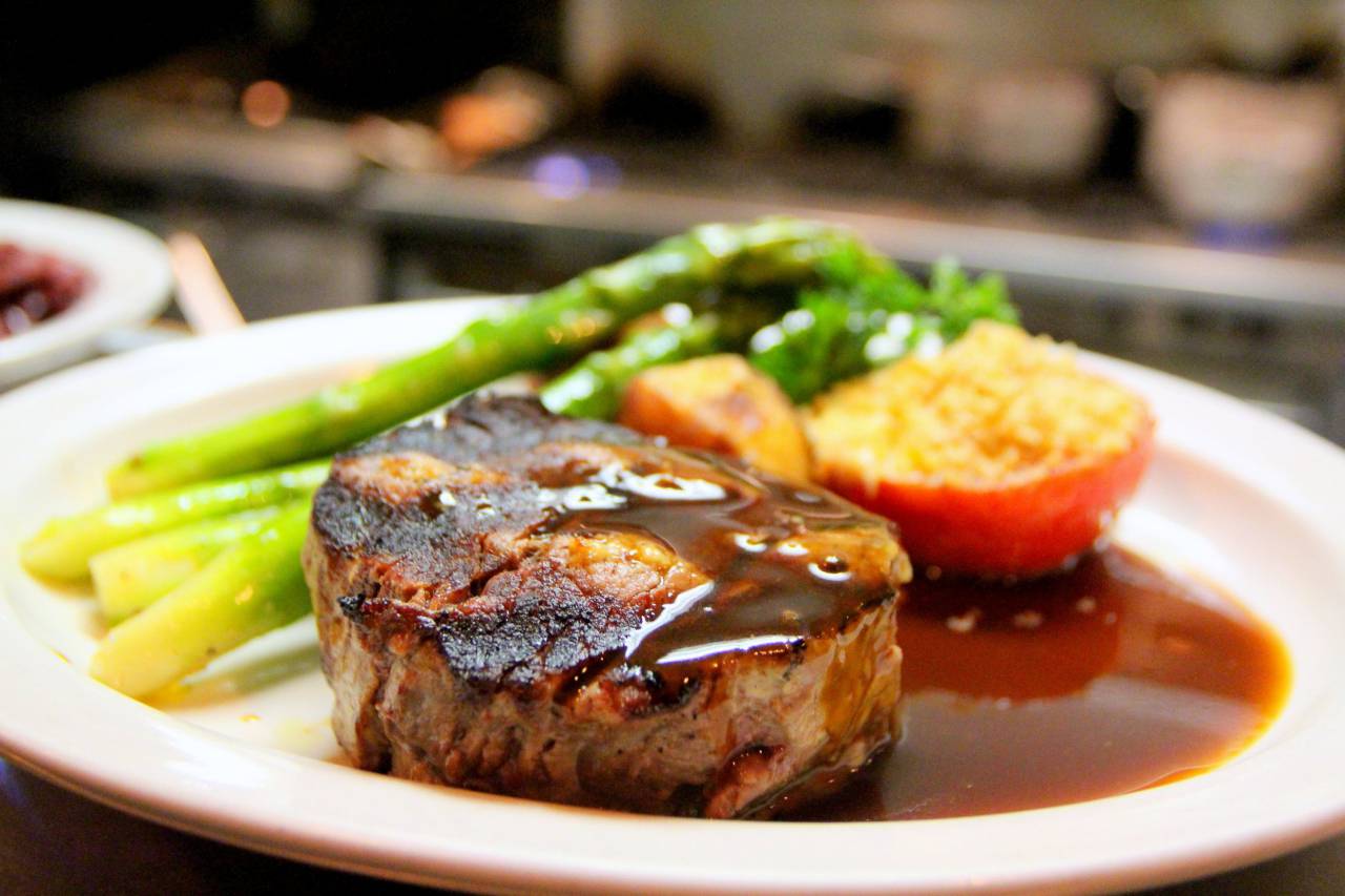 bistec, espárragos, barbacoa, barbacoa, carne, primer plano, cocina, comida, delicioso, cena, plato, parrilla, parrilla, caliente, almuerzo, comida, carne, nutrición, pimienta, plato, cerdo, restaurante, ensalada, salsa, bistec, sabroso, tomates, vegetales, verduras, delicioso,